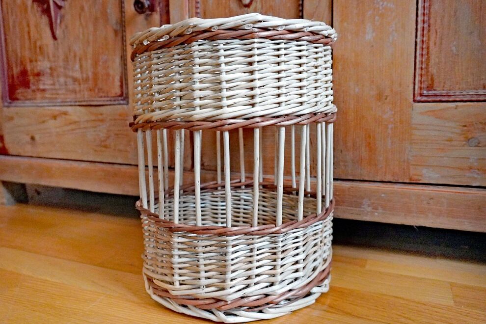 Papierkorb durchbrochene Seite geschält 1