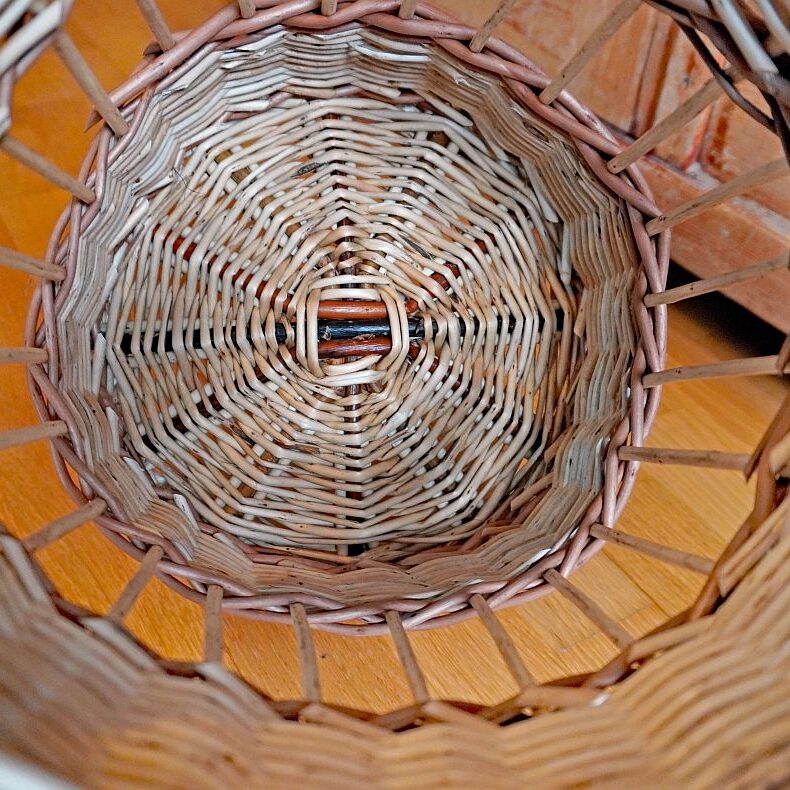 Papierkorb durchbrochene Seite geschält 5