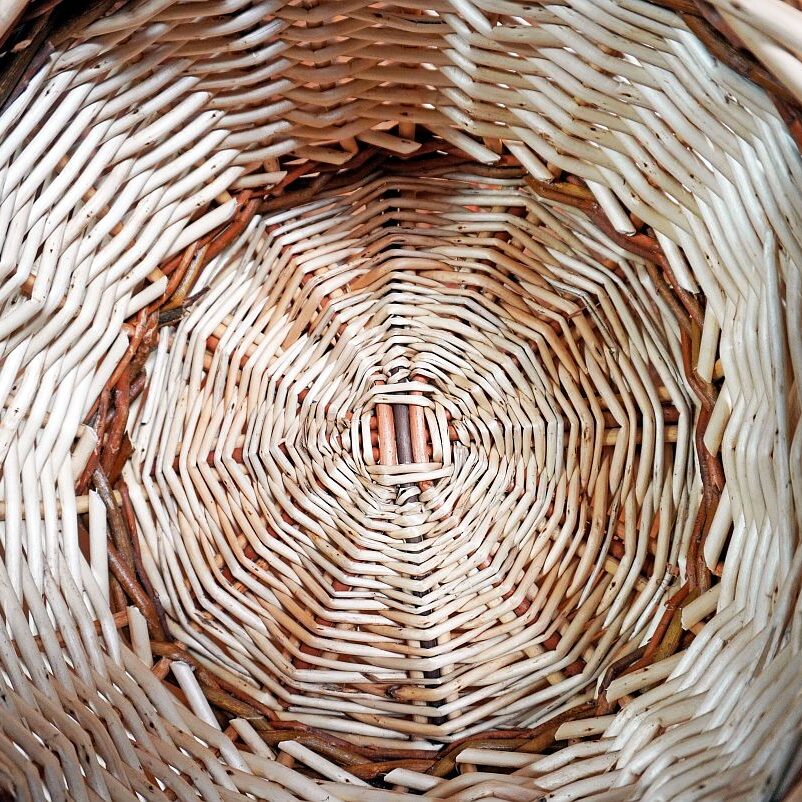 Henkelkorb geschält 1