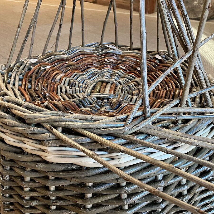 Augesteckter Korbfuß 10