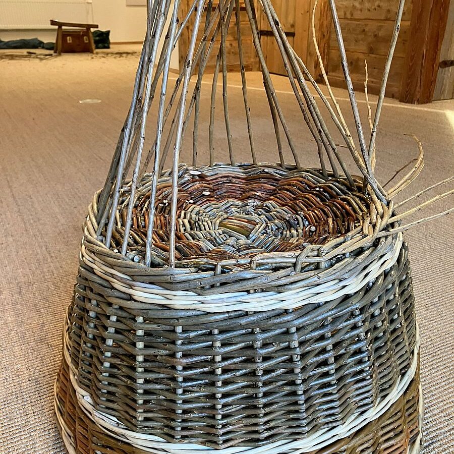 Augesteckter Korbfuß 11